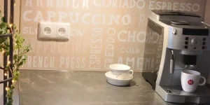 Inspiratie voor een spatwand in de koffiehoek