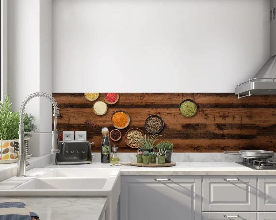 Keuken achterwand met specerijen in schaaltjes op donkere houten planken DW4416