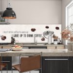 Crédence I Wake Up for Coffee DW4403 avec grains de café et citation sur fond crème