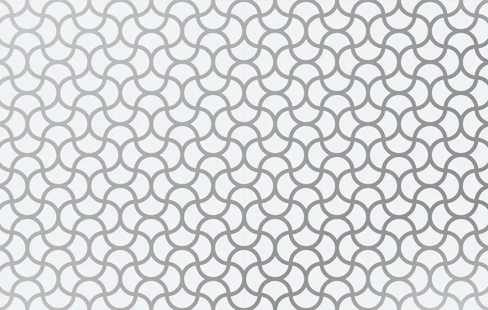 Marrakech Zilver spatwand DW446118 met Marokkaans boogpatroon in zilvergrijze lijnen op witte achtergrond