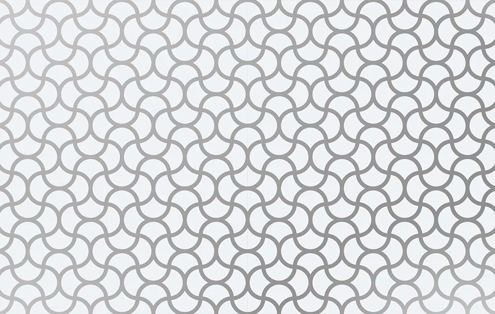Marrakech Silber Küchenrückwand DW446118 mit marokkanischem Bogenmuster in silbergrauen Linien auf weißem Hintergrund