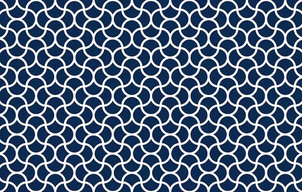 Marrakech Blue spatwand DW446121 met Marokkaans boogpatroon in diepblauw op witte achtergrond