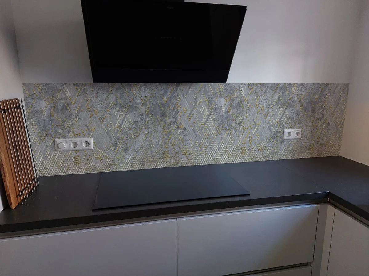 Mosaik-Fischgrät-Küchenrückwand DW1053 in Grau-Gold-Tönen mit verwittertem Naturstein-Effekt