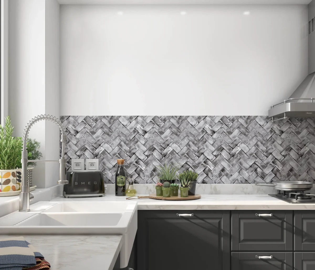 Grijze visgraat herringbone spatwand DW1063 met steenachtig oppervlak in moderne keuken
