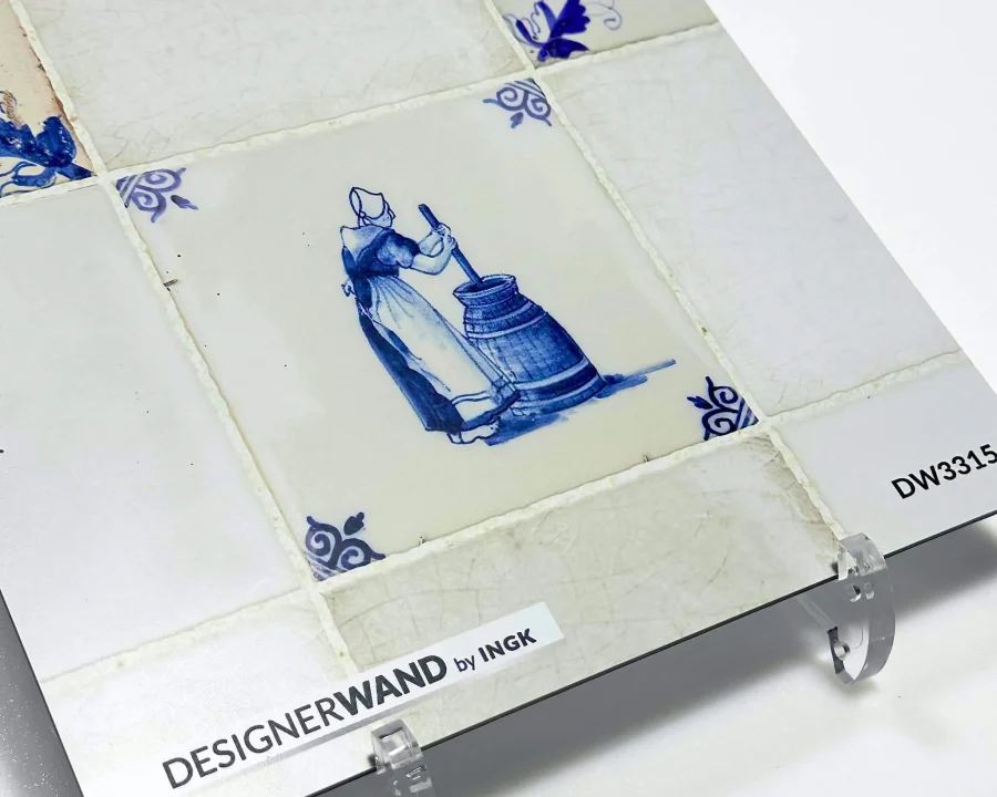 Muster der DW3315 Küchenrückwand mit klassischen Delfter Blau-Figürchen auf weißglasierten Fliesen