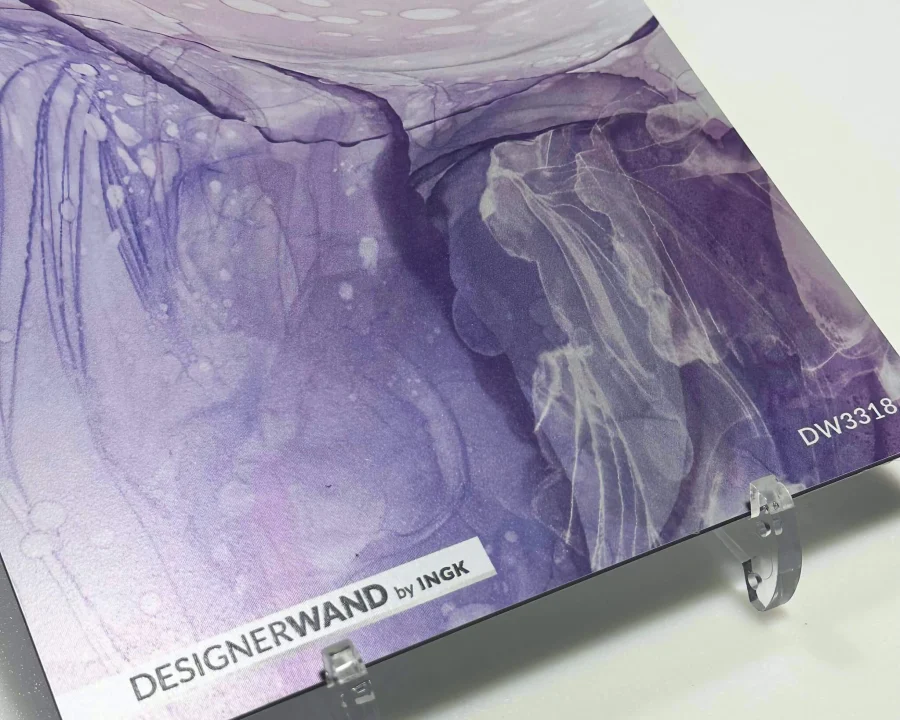 Muster der DW3318 Küchenrückwand mit verträumten lila Seifenblasen-Formen in Lavendel und Hellblau