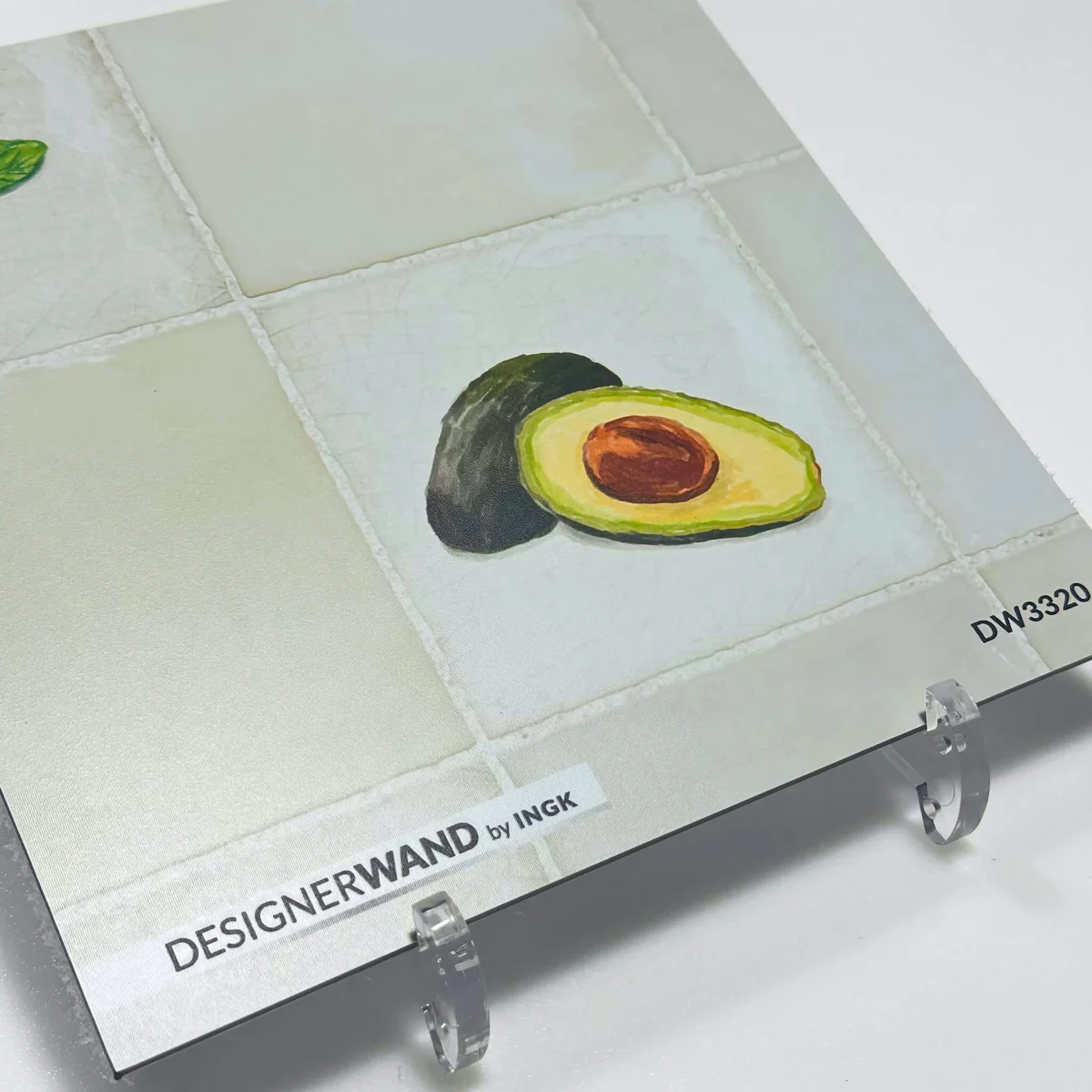 Sample of backsplash DW3320 with cream-coloured antique tiles and hand-painted vegetable illustrations