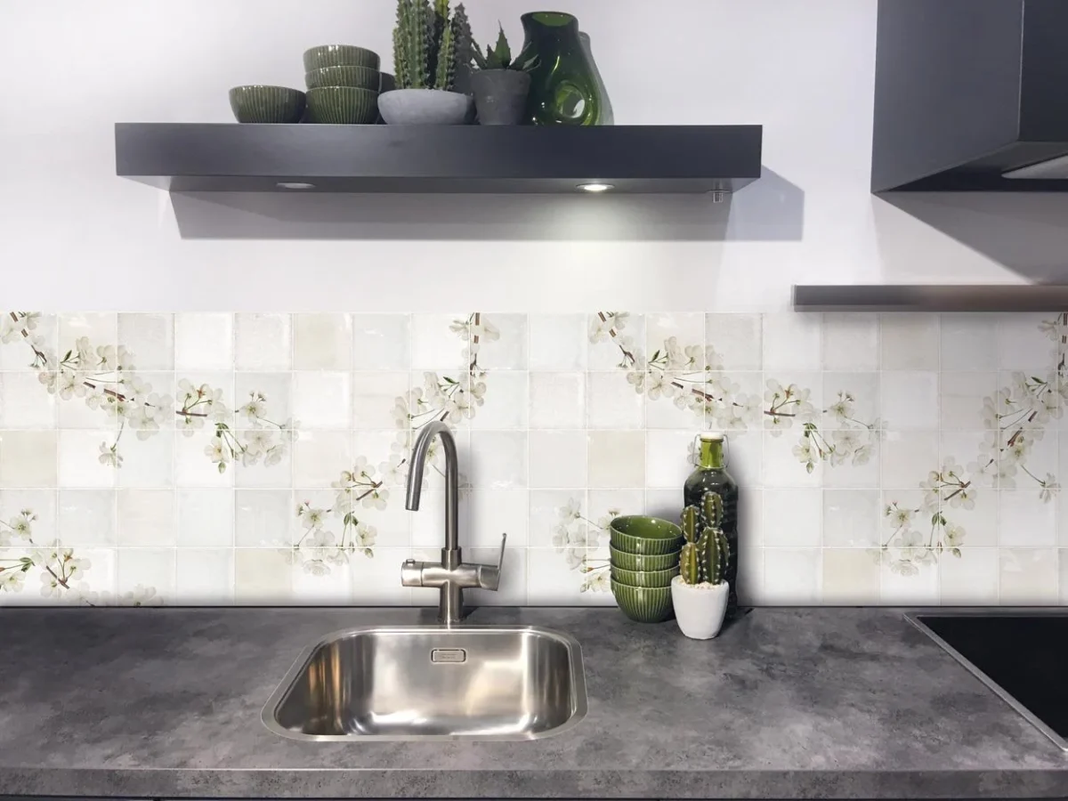 Antikes Fliesendesign mit Blossom