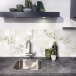 Antikes Fliesendesign mit Blossom