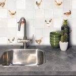 Antikes Fliesendesign mit Hühner