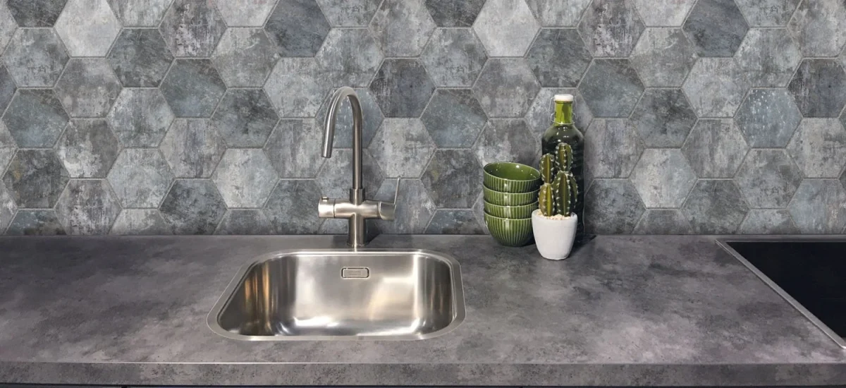 Crédence de cuisine - Carreau hexagonal béton foncé
