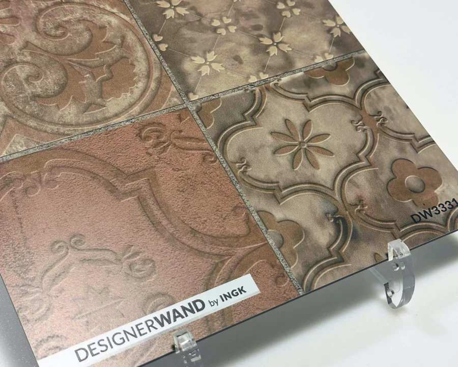 Musterstück DW3331 Fliesen-Druck Braun mit verwitterten Zierfliesen in Kupfer, Taupe und Grau