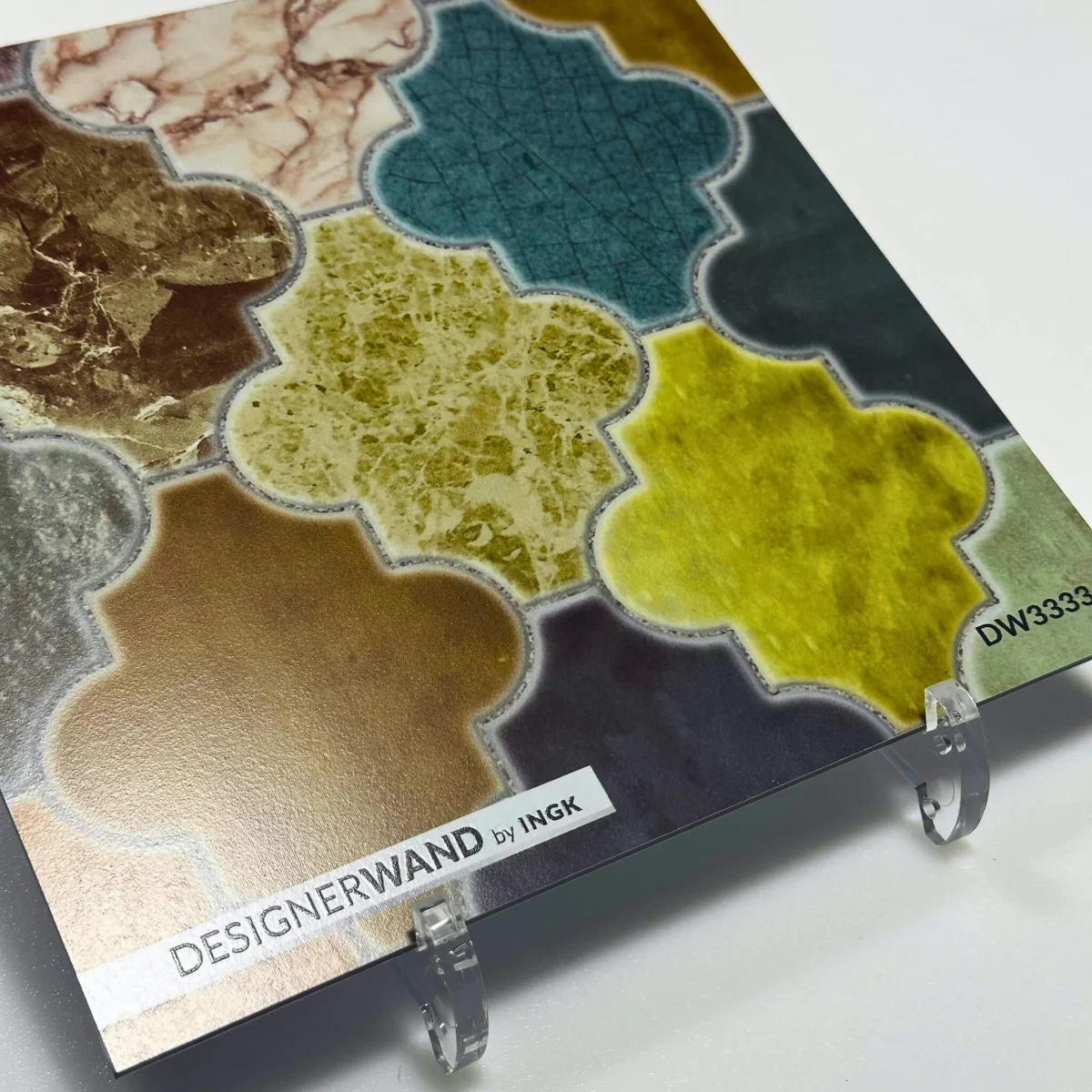 Échantillon DW3333 Vitrail Beige avec carreaux arabesques en sable, ocre, olive et terre cuite