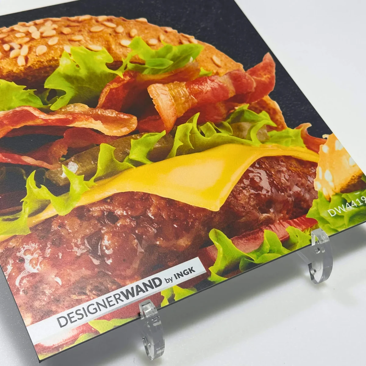 DW4419 Küchenrückwand-Muster mit Burgern und Kreideillustrationen auf schwarzer Tafel