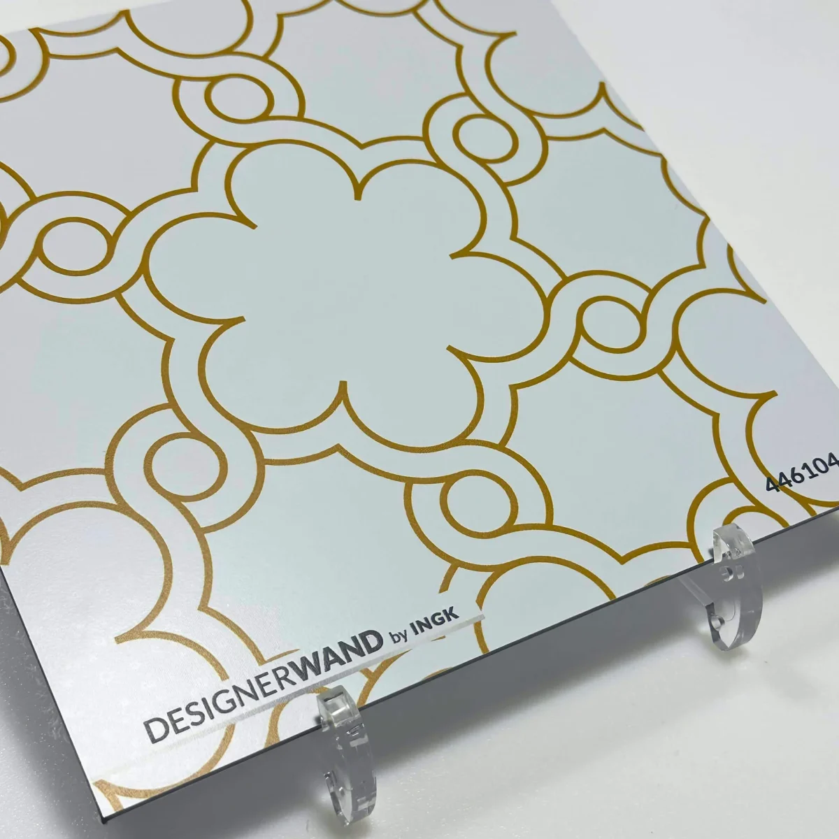 Staaltje Casablanca Goud DW446104 met Marokkaans quatrefoil-patroon in goudlijnen op witte achtergrond
