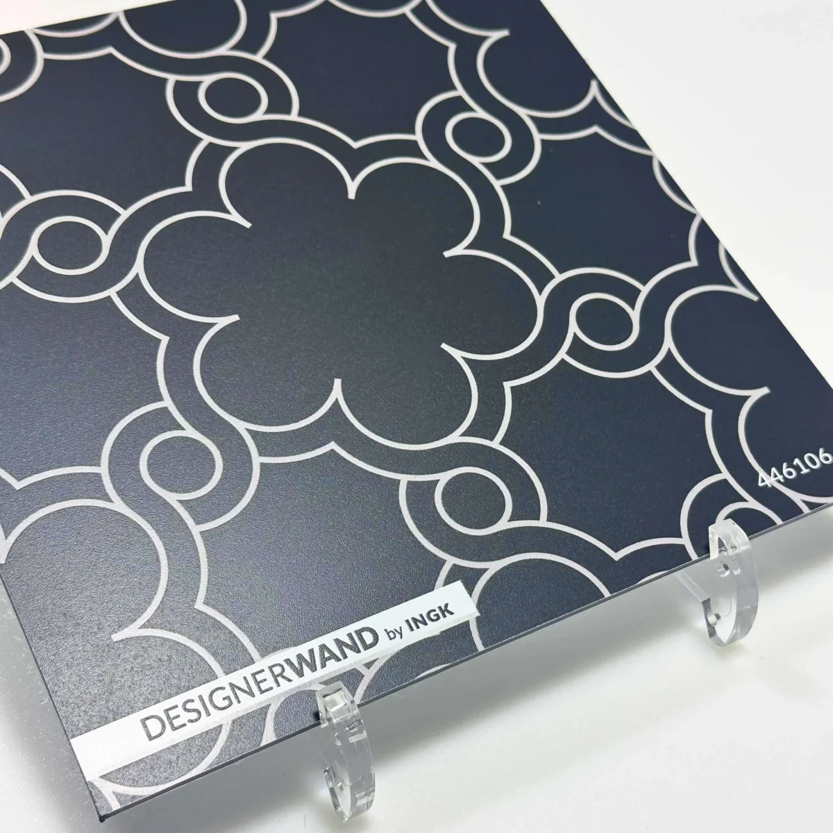 Sample of Casablanca Dark Silver backsplash with quatrefoil pattern in silver lines on anthracite background
