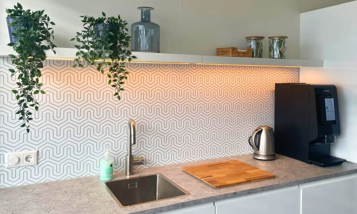 Spatwand Andalous Zilver bij een klant in de keuken