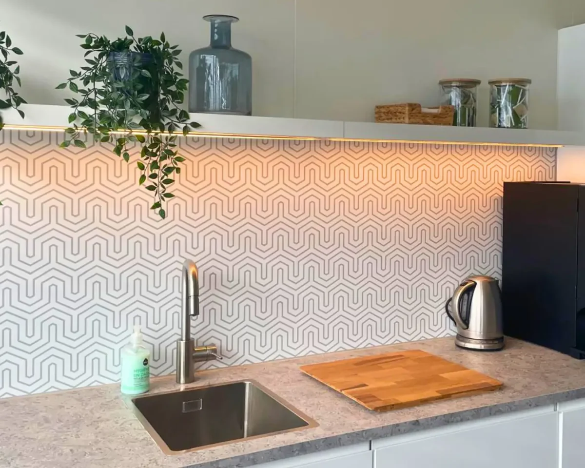 Spatwand Andalous Zilver bij een klant in de keuken