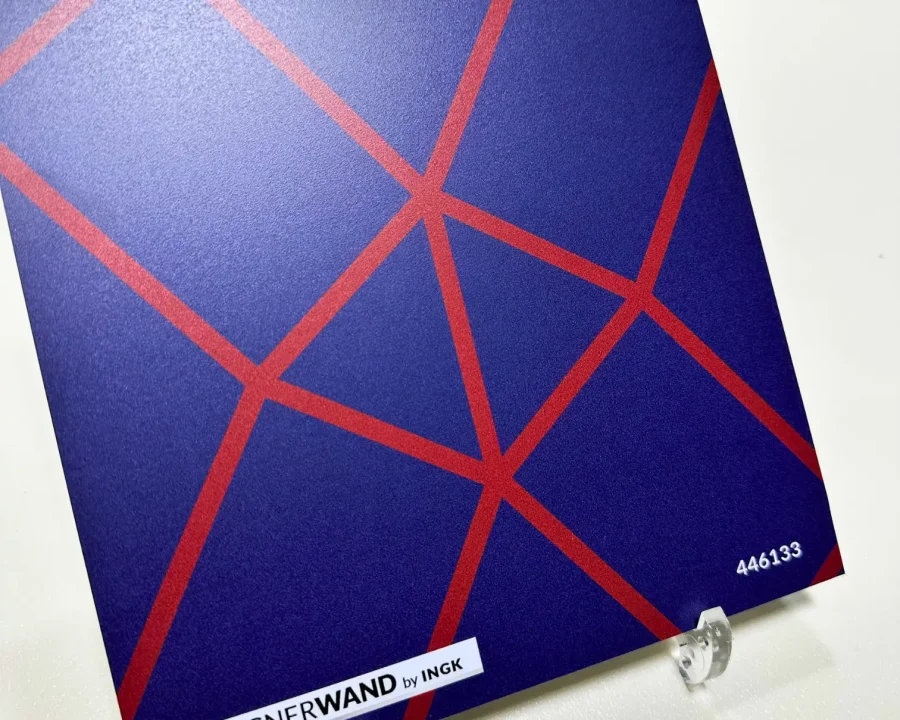 Muster der Nador Blue Roségold Küchenrückwand mit geometrischem Rautenmuster in roségoldenen Linien auf dunkelblauem Hintergrund
