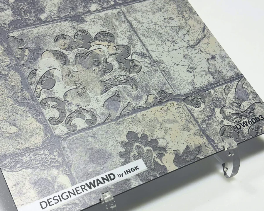 20x20 cm Muster der DW6003 grauen Fliesen-Küchenrückwand mit Damast- und Blumenmotiven in Grautönen