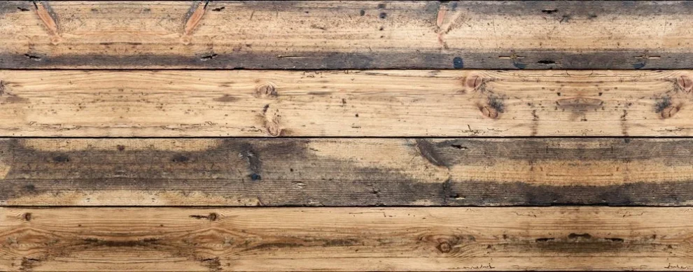 Crédence en bois DW6011 avec de larges planches rustiques et nœuds dans des tons bruns chaleureux