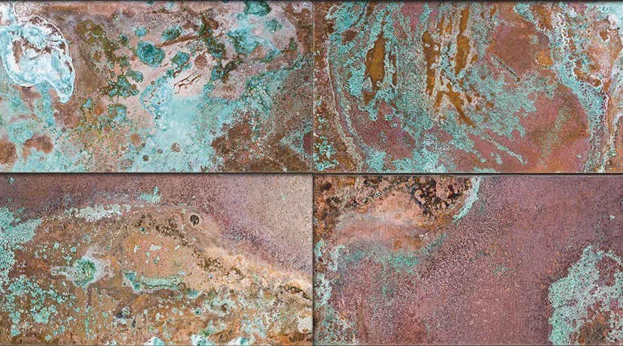 Geoxideerde koper spatwand DW7065 met oxidatiepatronen in koperrood turquoise en roestbruin