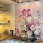 Blumen Küchenrückwand DW7291 bij een klant gecombineerd met de inductieplaat.