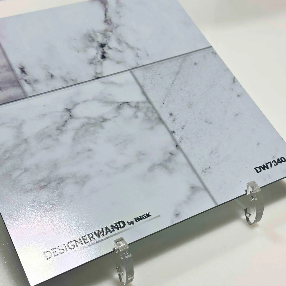 Sample of white marble tile design backsplash DW7340 in 20×20 cm format