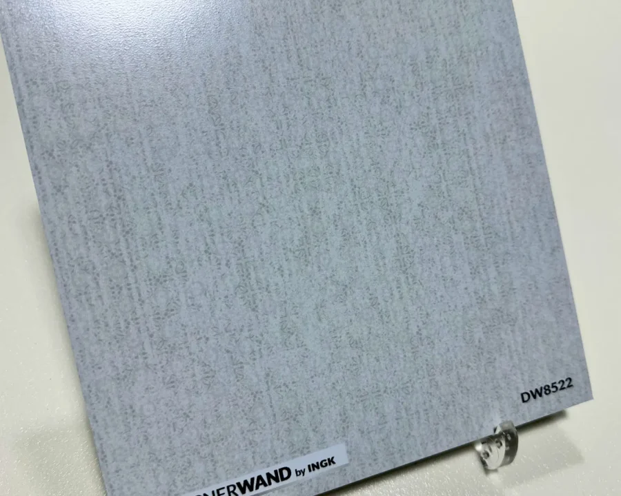 Muster der sanft hellgrauen Texture Light Gray Küchenrückwand mit feinem Leinenmotiv.
