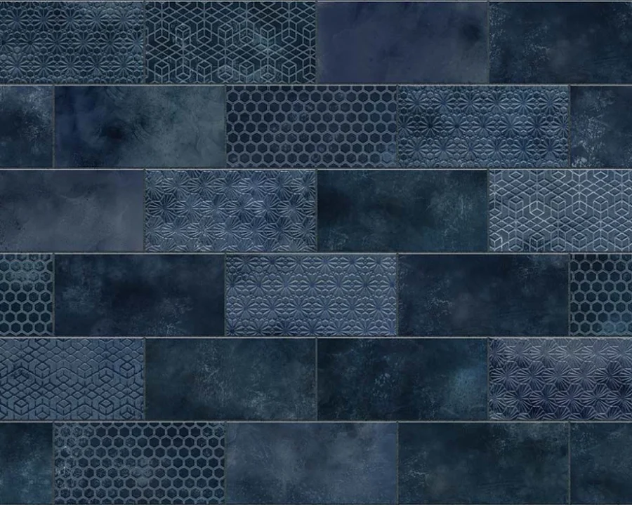 Donkerblauwe patroontegel spatwand DW8551 met geometrische motieven in navy blue en petrol