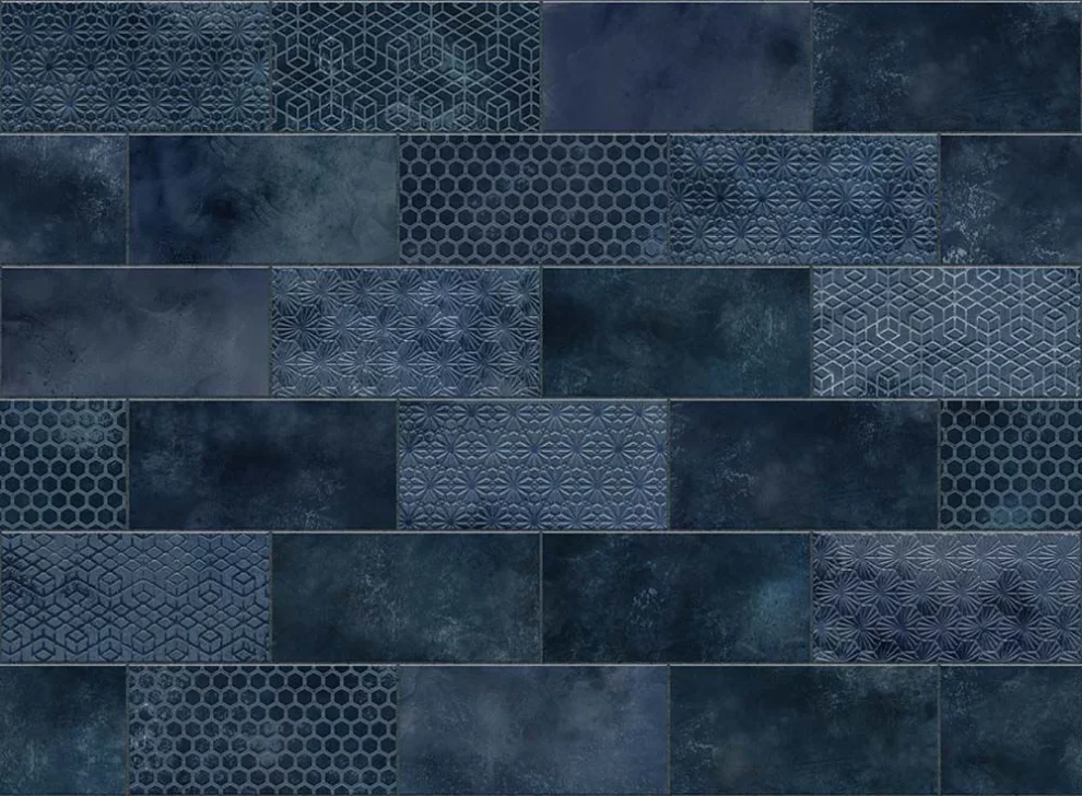 Donkerblauwe patroontegel spatwand DW8551 met geometrische motieven in navy blue en petrol