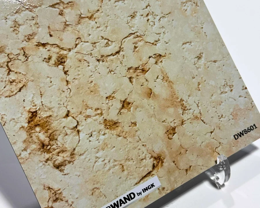 Muster der Beige Marmor Küchenrückwand mit warmer Creme- und Beige-Marmoroptik und dezenten Adern