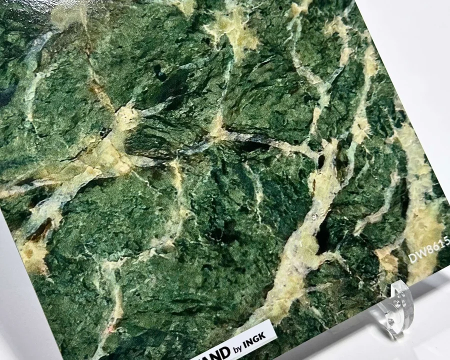 Muster der Küchenrückwand DW8615 Grüner Marmor mit tiefgrünen Marmortönen und Adern