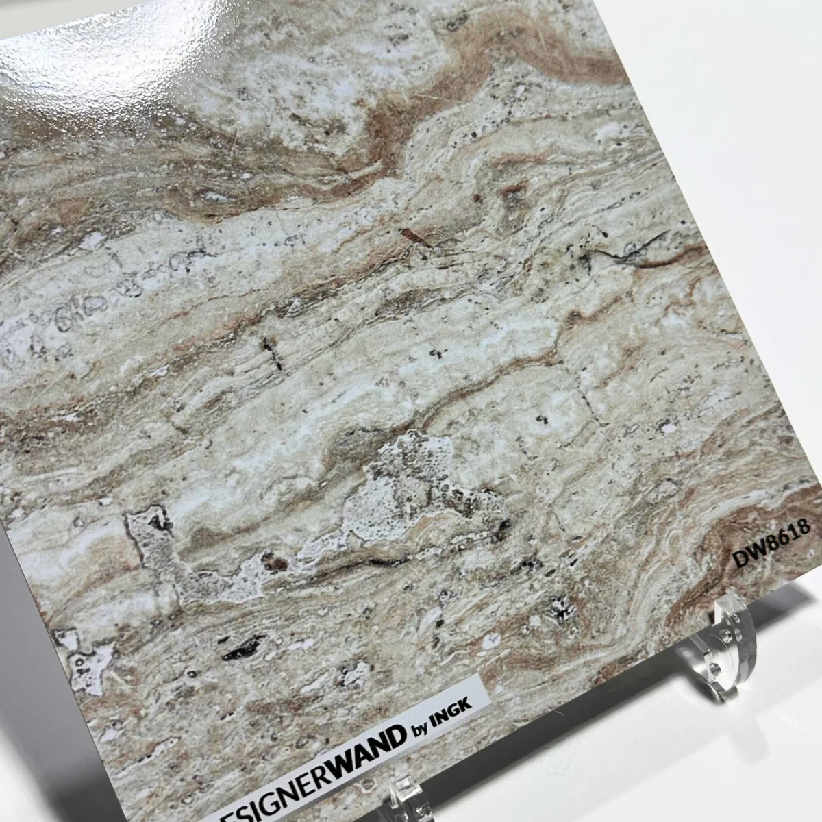 Staal van spatwand DW8618 Taupe Marmer met zachte taupetinten en marmeraders