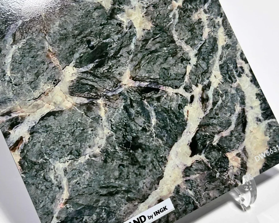 Staaltje 20x20 cm van Groen Marmer spatwand DW8631 met smaragdgroene adertekening