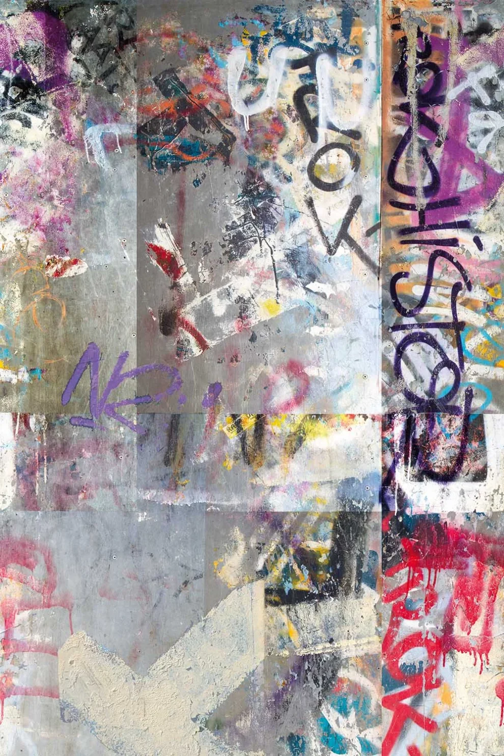 Muster Nightlife flach, Graffiti-Tags in Rosa und Violett auf grauem Beton
