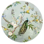 Wandkreis Secret Garden mit einem Pfau zwischen Blütenzweigen auf Hellblau