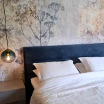 INGK Behang INK7745 geplakt in de slaapkamer op de muur