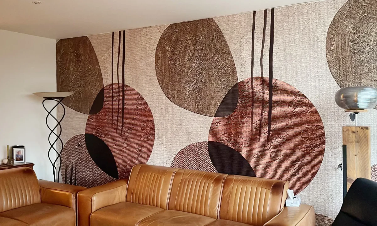 INK7853 Boho behang in de woonkamer bij een klant. Op maat gemaakt vliesbehang.