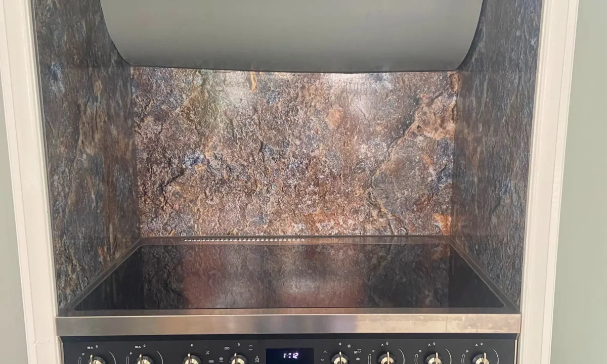 Ideaal voor smalle nissen of kookgedeeltes met afzuigkap.