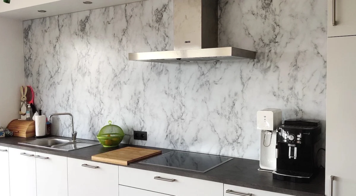 Solid Aluminium Sample (DW Solid) - Marble Backsplash