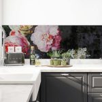 Oude Meesters Rijksmuseum spatwand DW7318 panoramisch bloemstilleven op donkere achtergrond in witte keuken