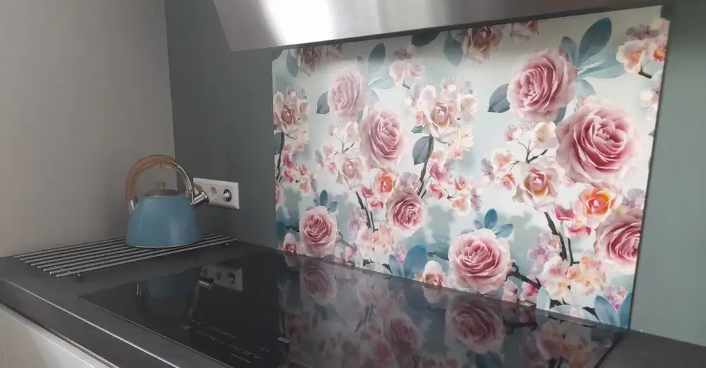 Sweet Roses Keukenwand bij een klant in de keuken