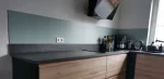 RAL kleur keuken achterwand bij klant Jeanine, strak gemonteerd boven het aanrecht