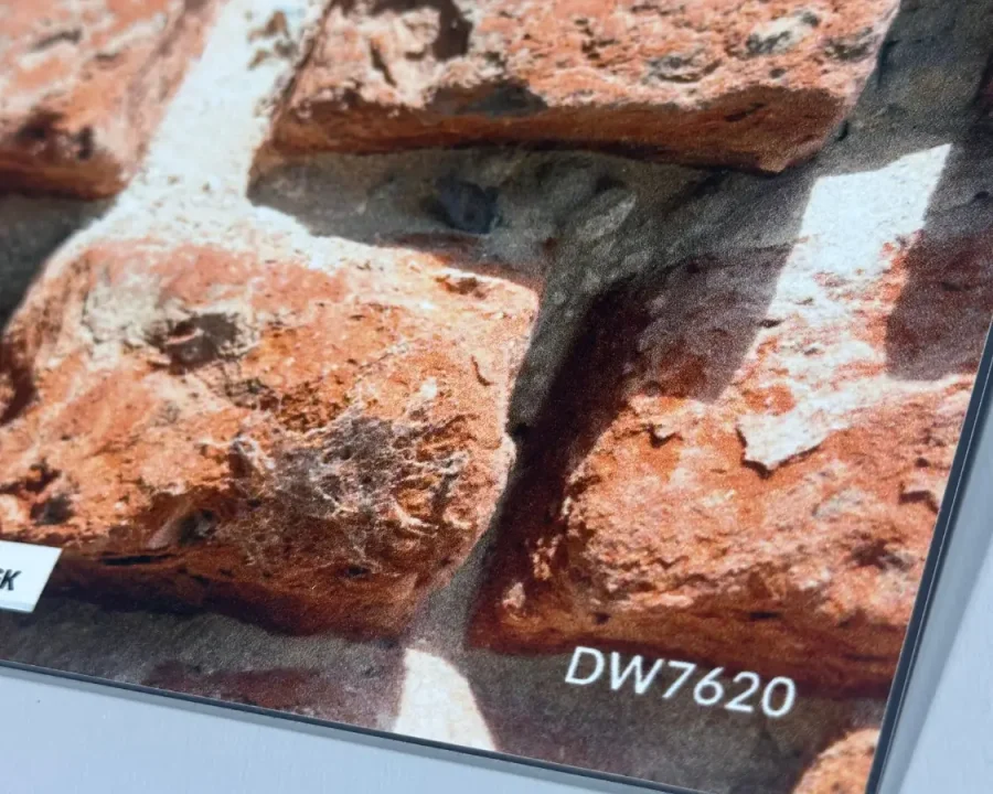 Muster DW7620 Küchenrückwand mit warmer Backsteinwand-Optik und realistischer Textur