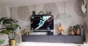 BOHO Behang achter de tv over de gehele muur