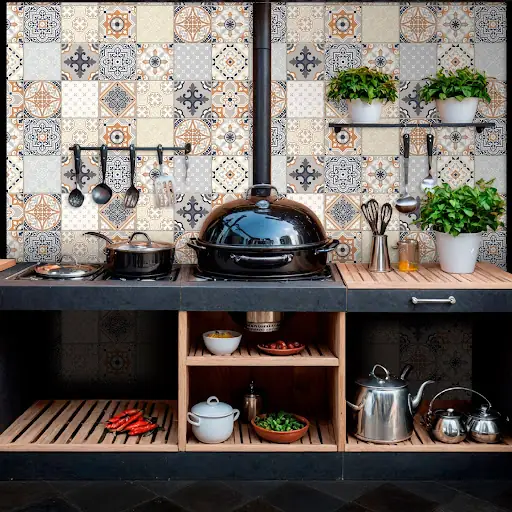 Buitenkeuken met een spatwand op maat