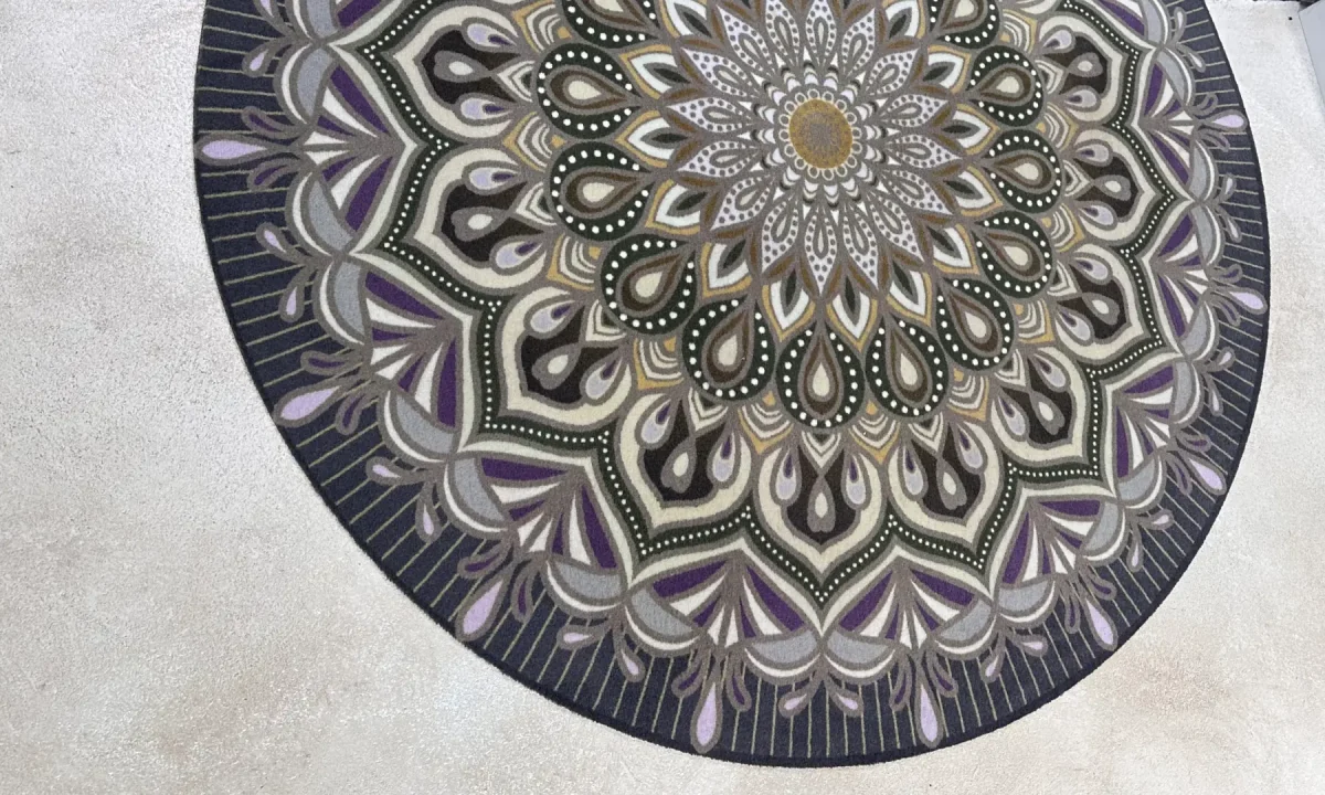 Ronde vloerdecoratie met mandala patroon – schoonloopmat op maat met gedetailleerde print in warme kleuren