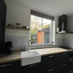 Antieke Tegel Achterwand, White Lilac in de keuken van een klant