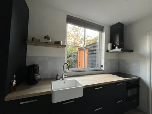 Antieke Tegel Achterwand, White Lilac in de keuken van een klant
